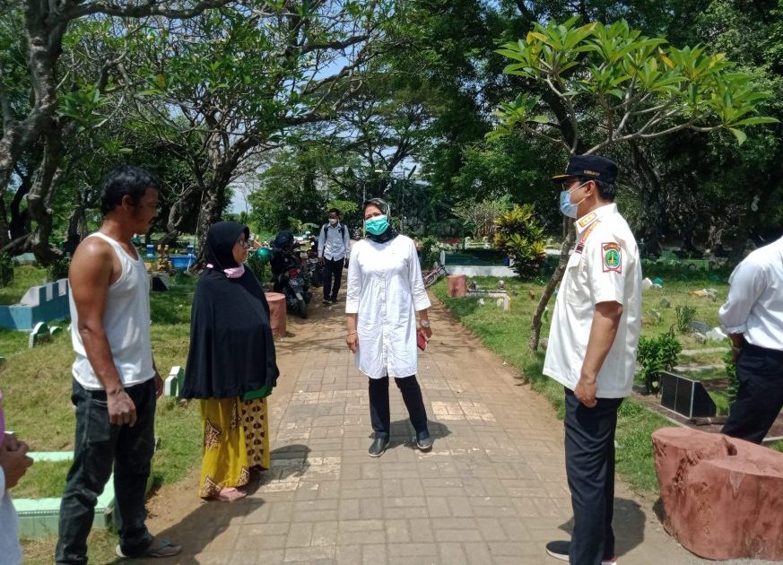 Memaknai Tradisi Bersih Kubur di Betawi