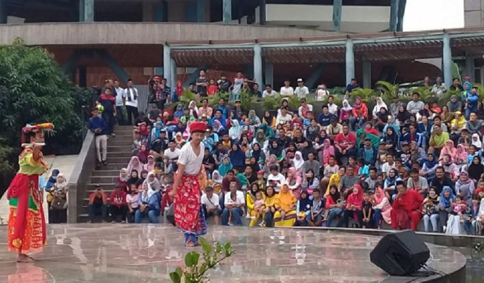 Tari Lipet Gandes, Lekat dengan Gerak Jenaka dan Humor Betawi