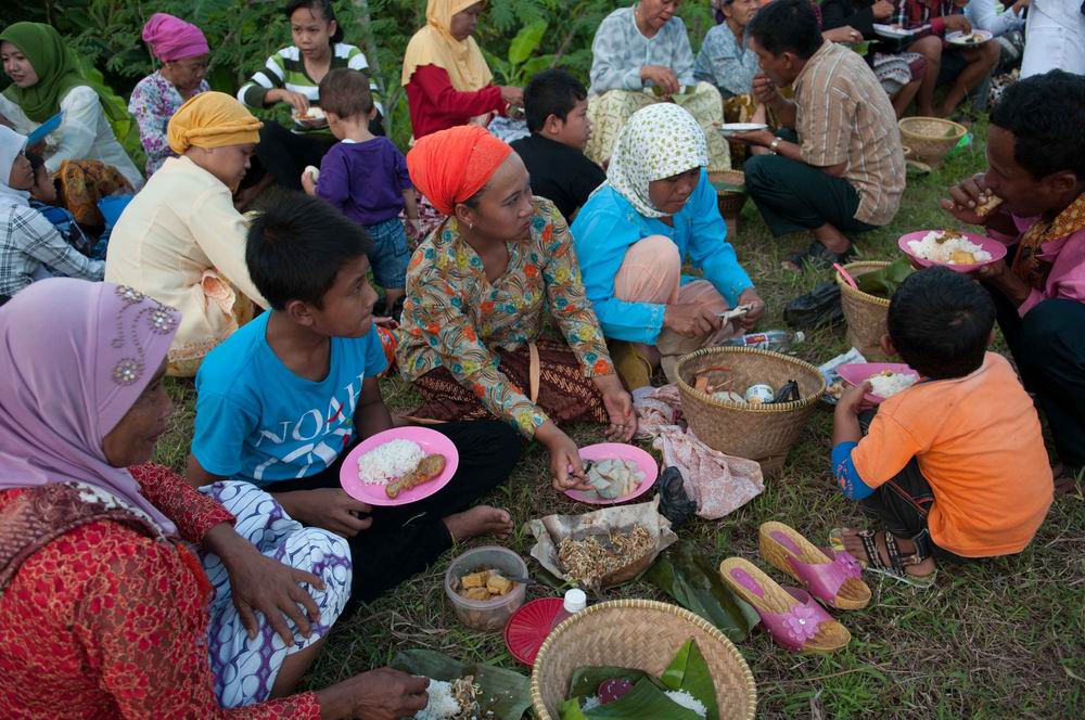 Menyelami Makna Tradisi Nyuguh Betawi Rawa Bebek