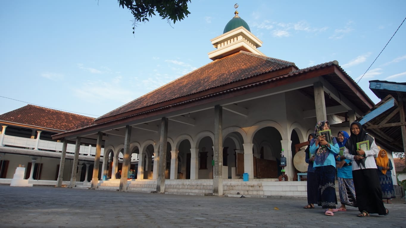 Peran olklor Sebagai Internalisasi Nilai Religius Masyarakat Betawi