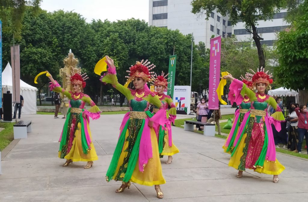 Di Balik Pesona Tari Lenggok Gonjreng